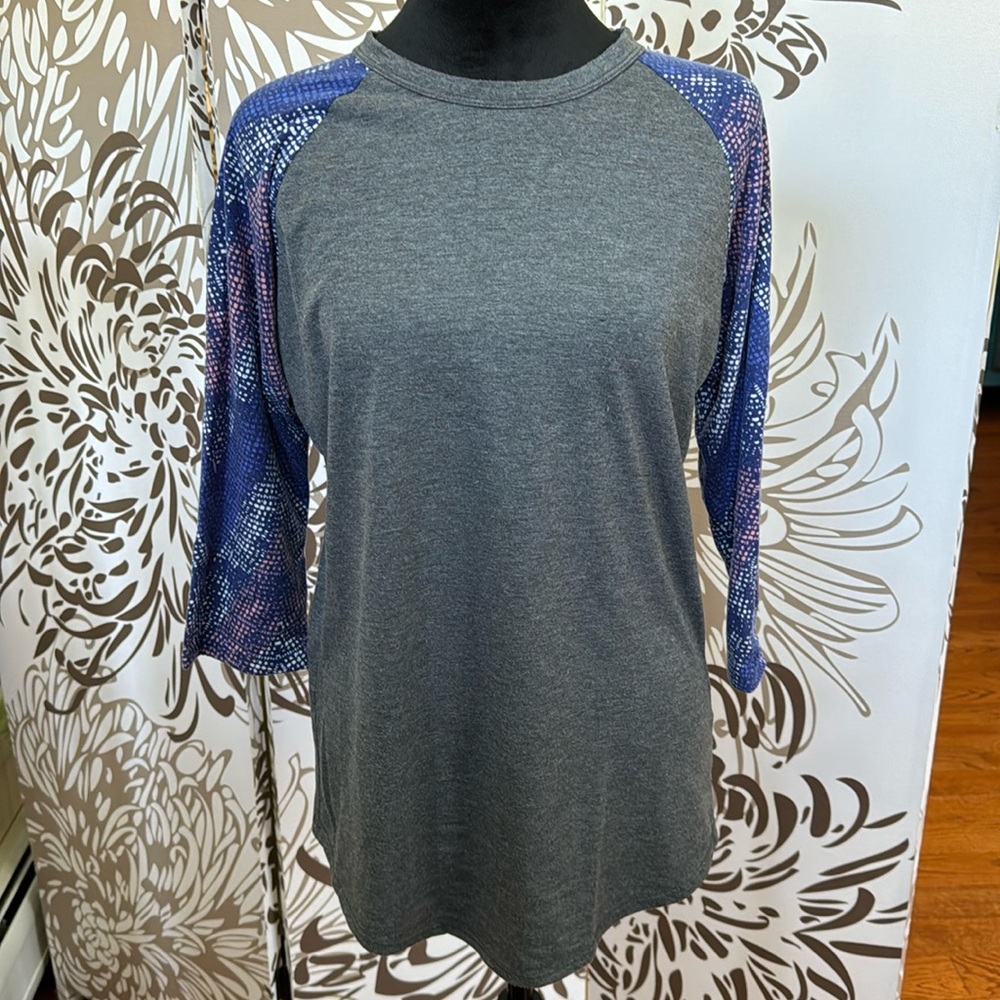Lularoe Irma grey/blue/white/pink tunic